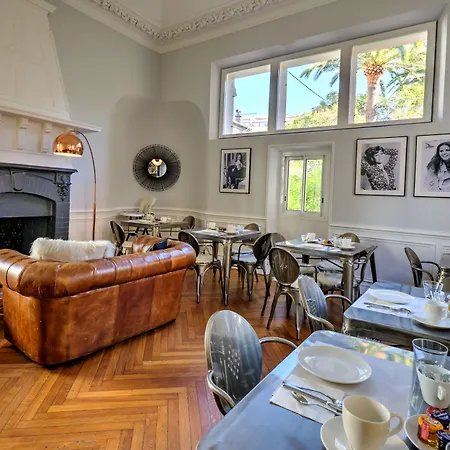 Claudia Centre - Parking Szálloda