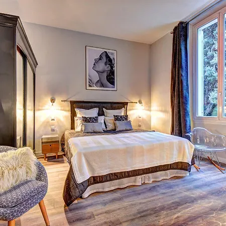 Claudia Centre - Parking Szálloda