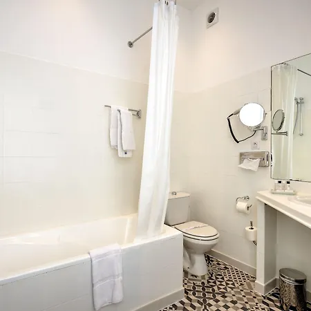 Claudia Centre - Parking Hotel Cannes