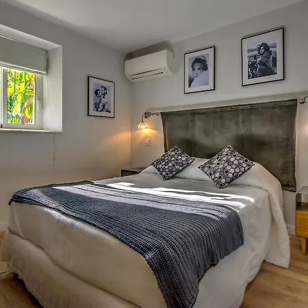 Claudia Centre - Parking Hotel