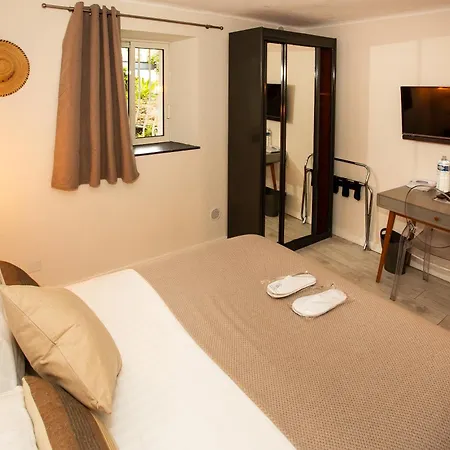 Claudia Centre - Parking Hotel Cannes