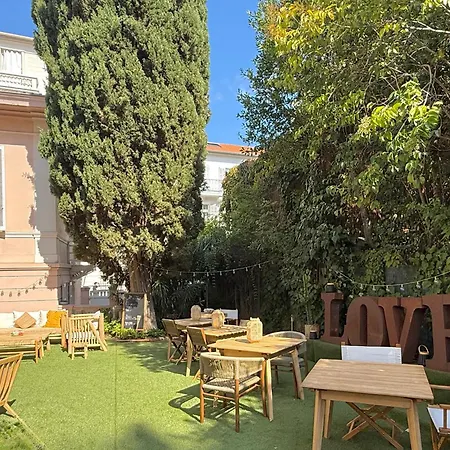 Claudia Centre - Parking فندق كان