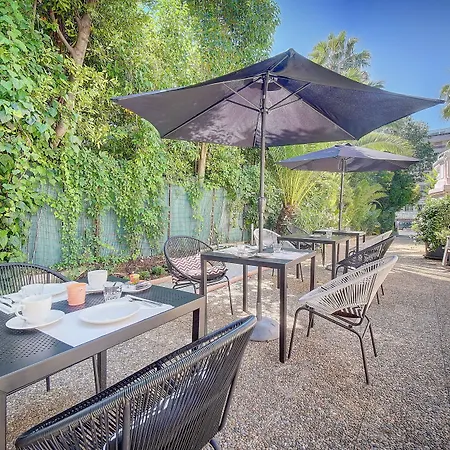 Claudia Centre - Parking 3* كان