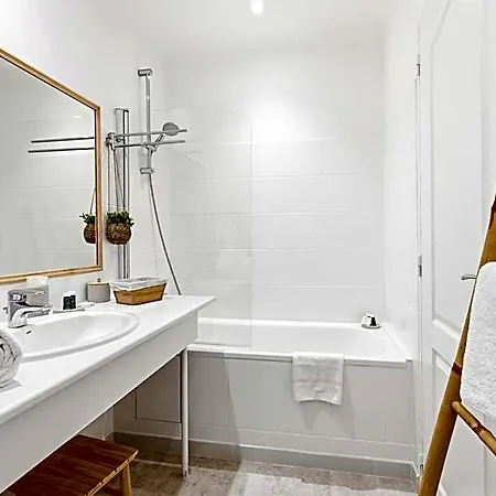 Claudia Centre - Parking 3*