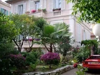 Claudia Centre - Parking Hotel Cannes