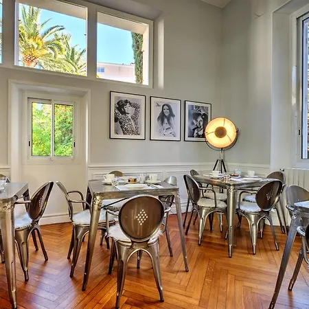 Hotel Claudia Centre - Parking Cannes