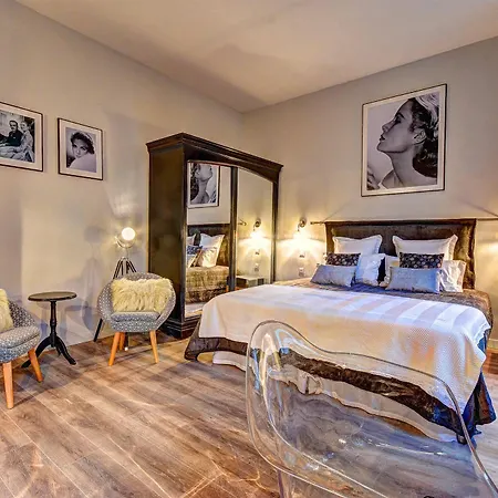 Hotel Claudia Centre - Parking 3*