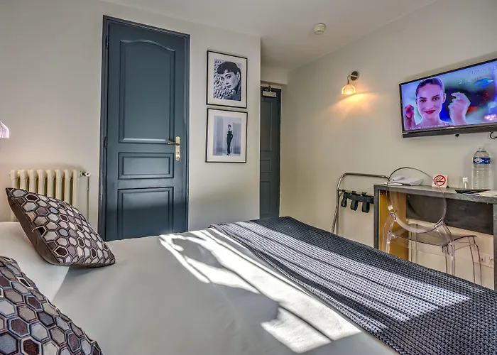 Claudia Centre - Parking 酒店 戛纳