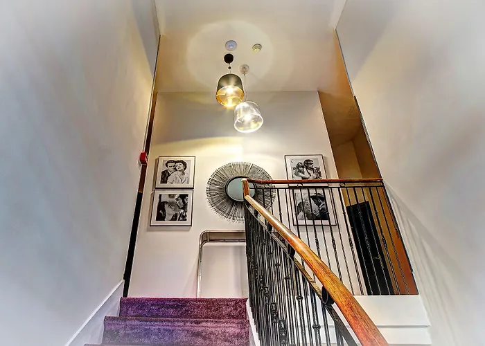 Claudia Centre - Parking 酒店 戛纳