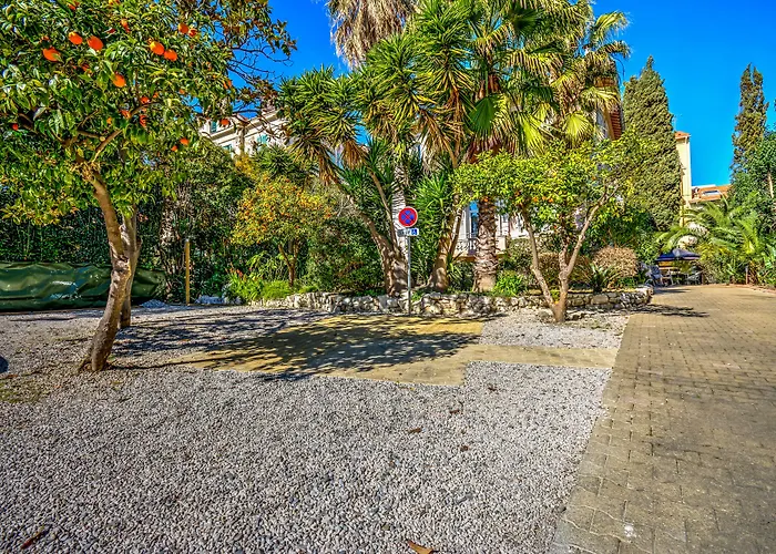 Claudia Centre - Parking 3* 戛纳