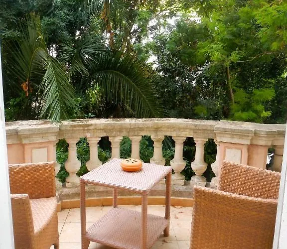 Claudia Centre - Parking 酒店