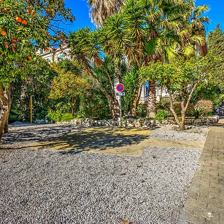 Claudia Centre - Parking 3* Cannes