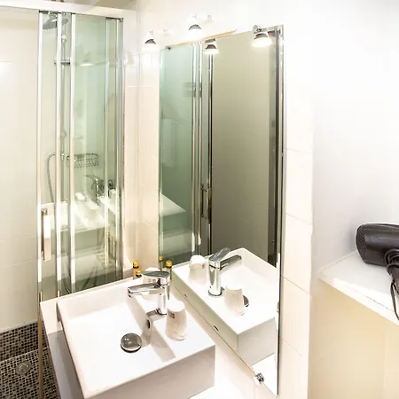 Claudia Centre - Parking 3* Cannes