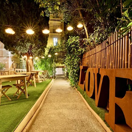 Claudia Centre - Parking Hotel