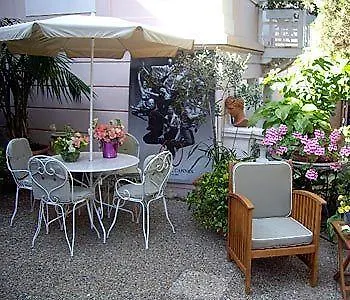 Claudia Centre - Parking Hotell Cannes